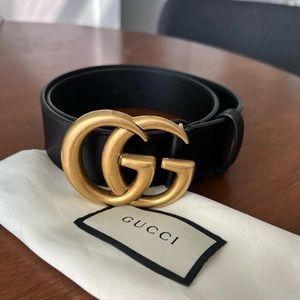 GUCCI authentic Made in Italy 
Black Leather GG Belt size 75